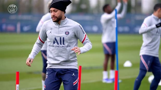 Neymar Jr in focus training session 
